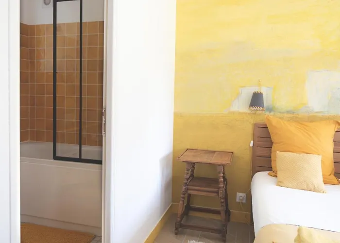 Couette-café Escale De Gerbold 3*